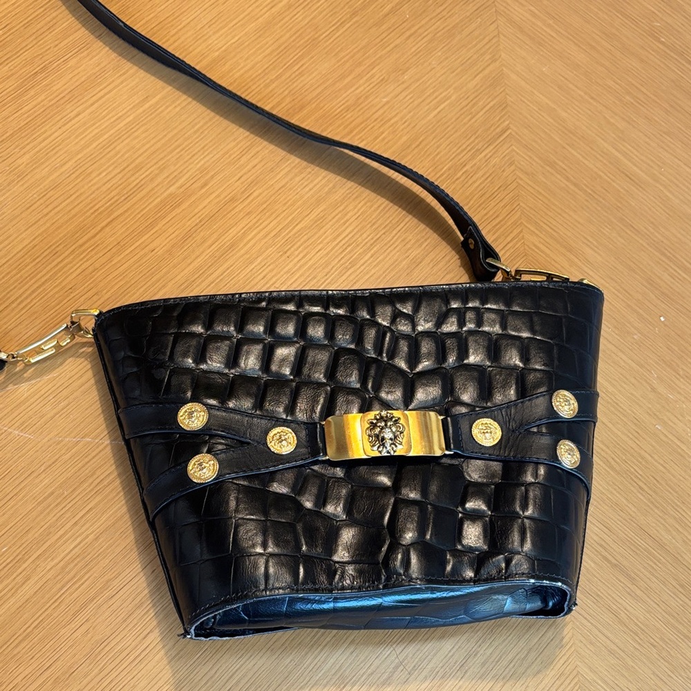 Elegant Black Croc-Embossed Women's Bag